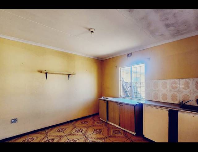 2 BEDROOM FREESTANDING FOR SALE IN BOMBAY HEIGHTS